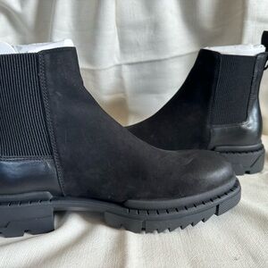 KARL LAGERFELD men’s black boot. Size 10. Never worn new with box